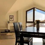 Art In With Mountain View * 班斯科