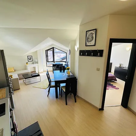 Апартамент Central Art Apartment In Bansko With Mountain View *
